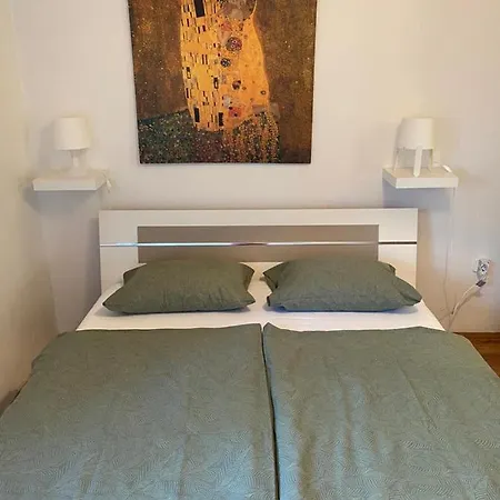 Modern In Διαμέρισμα Πόρετς